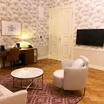 Traugutta 12 Hotel