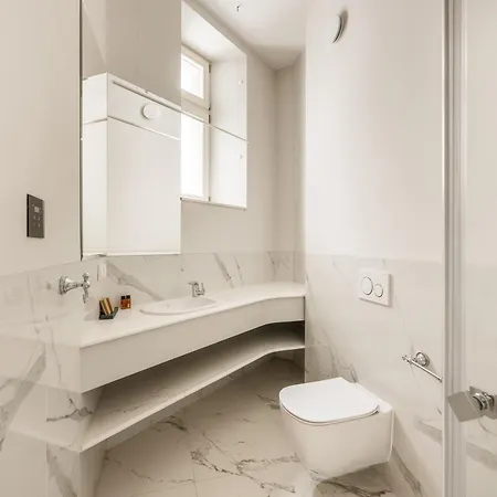 Hotel Traugutta 12