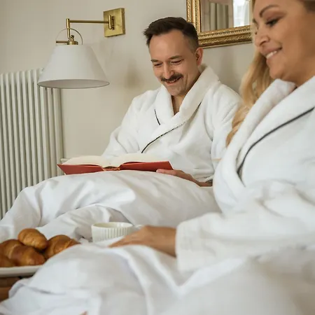 Traugutta 12 Hotel